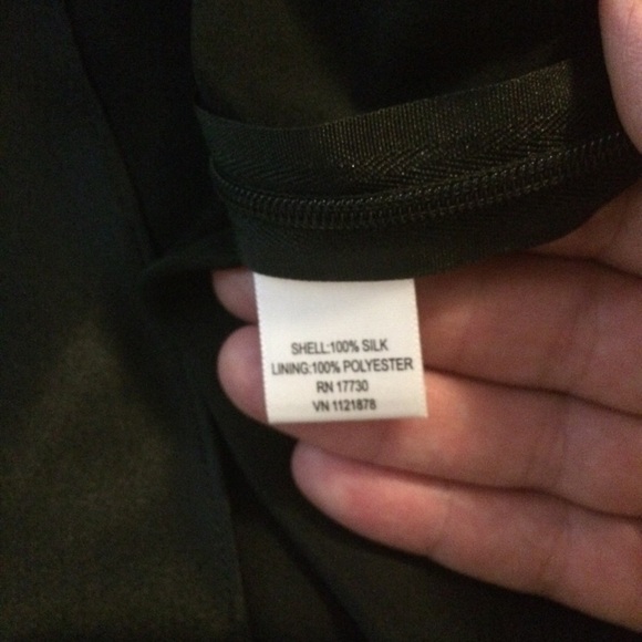 NWT Black Silk Sleeveless Blouse With Cream Sash - Picture 7 of 8